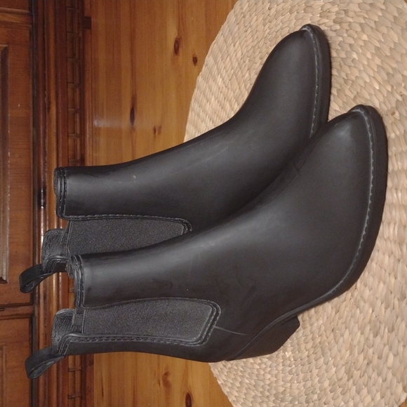 Jeffrey Campbell Shoes - JEFFREY CAMPBELL FORECAST CHELSEA WATERPROOF ANKLE  BOOTS SZ 9 (BEST FITS SZ 8 )
